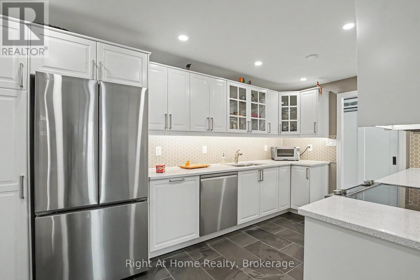 405 - 2121 LAKESHORE ROAD Image 20