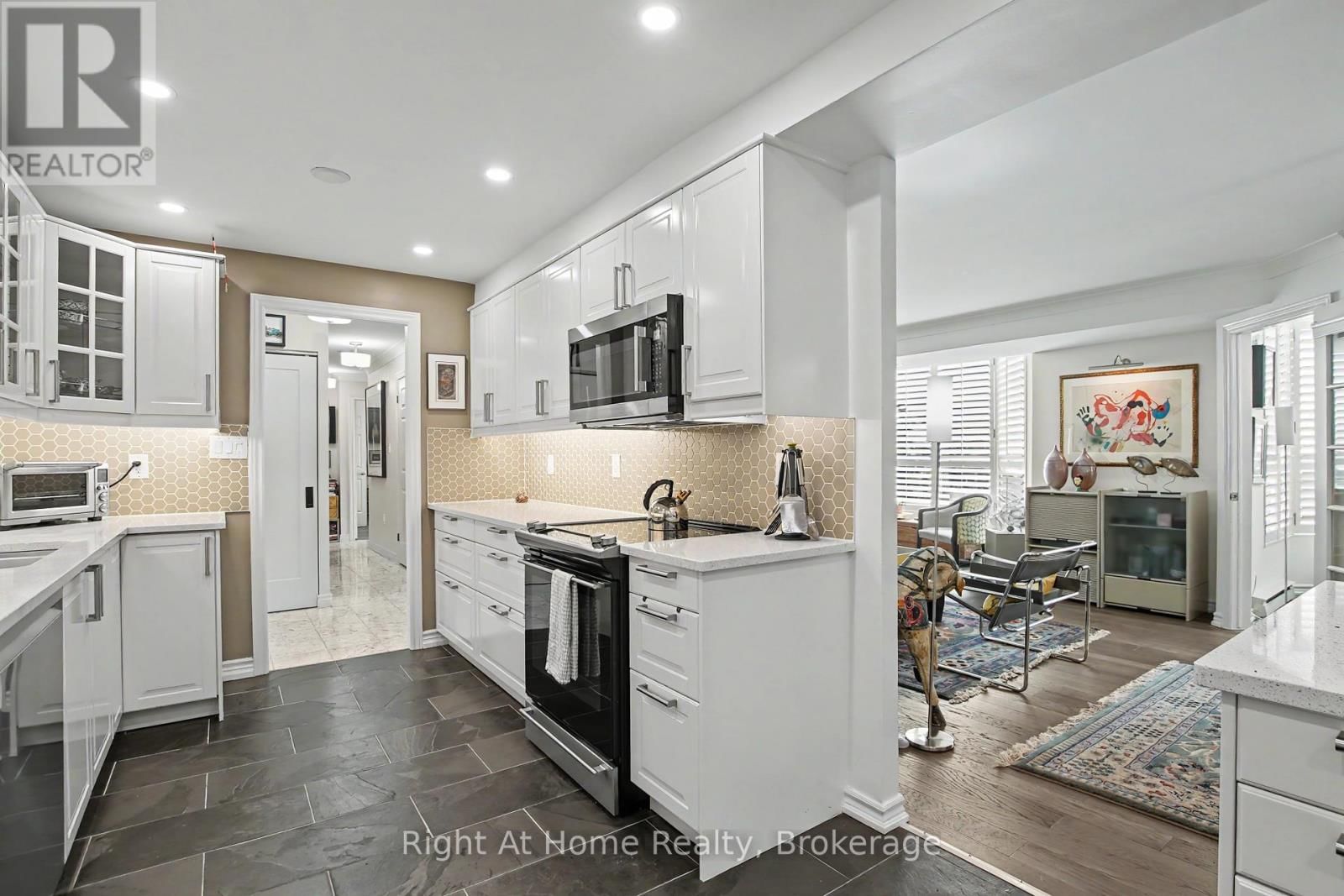 405 - 2121 LAKESHORE ROAD Image 22