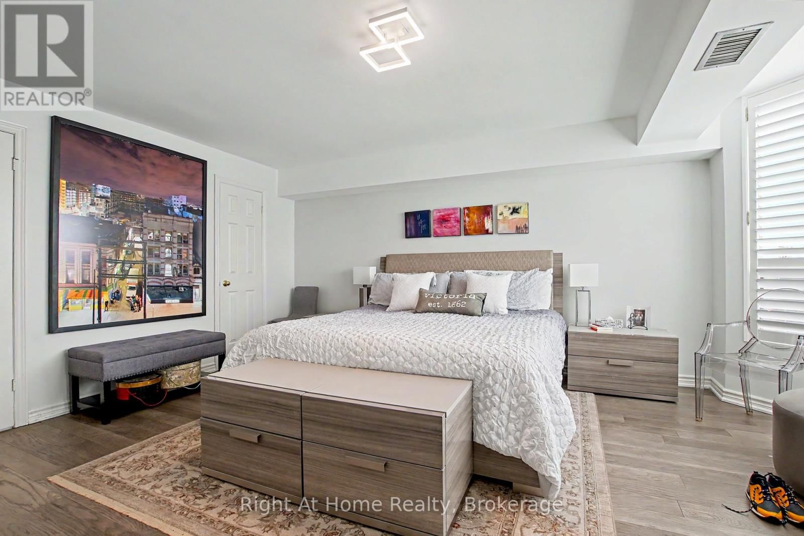 405 - 2121 LAKESHORE ROAD Image 24