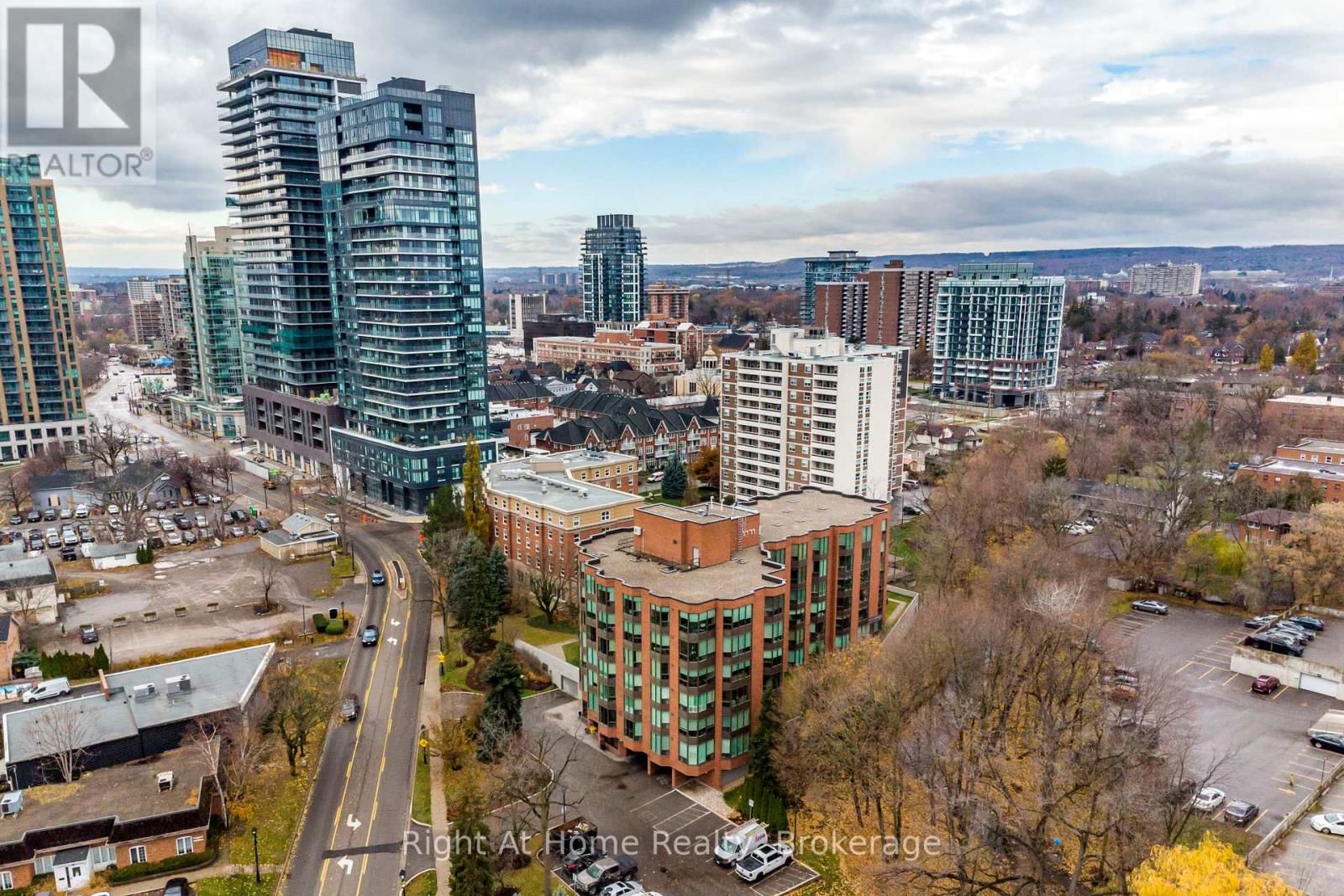 405 - 2121 LAKESHORE ROAD Image 33