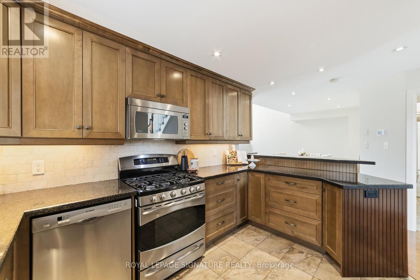 41 - 223 REBECCA STREET Image 7