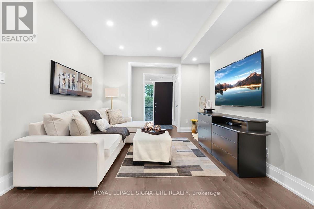 19 - 3042 CREEKSHORE COMMON Image 24