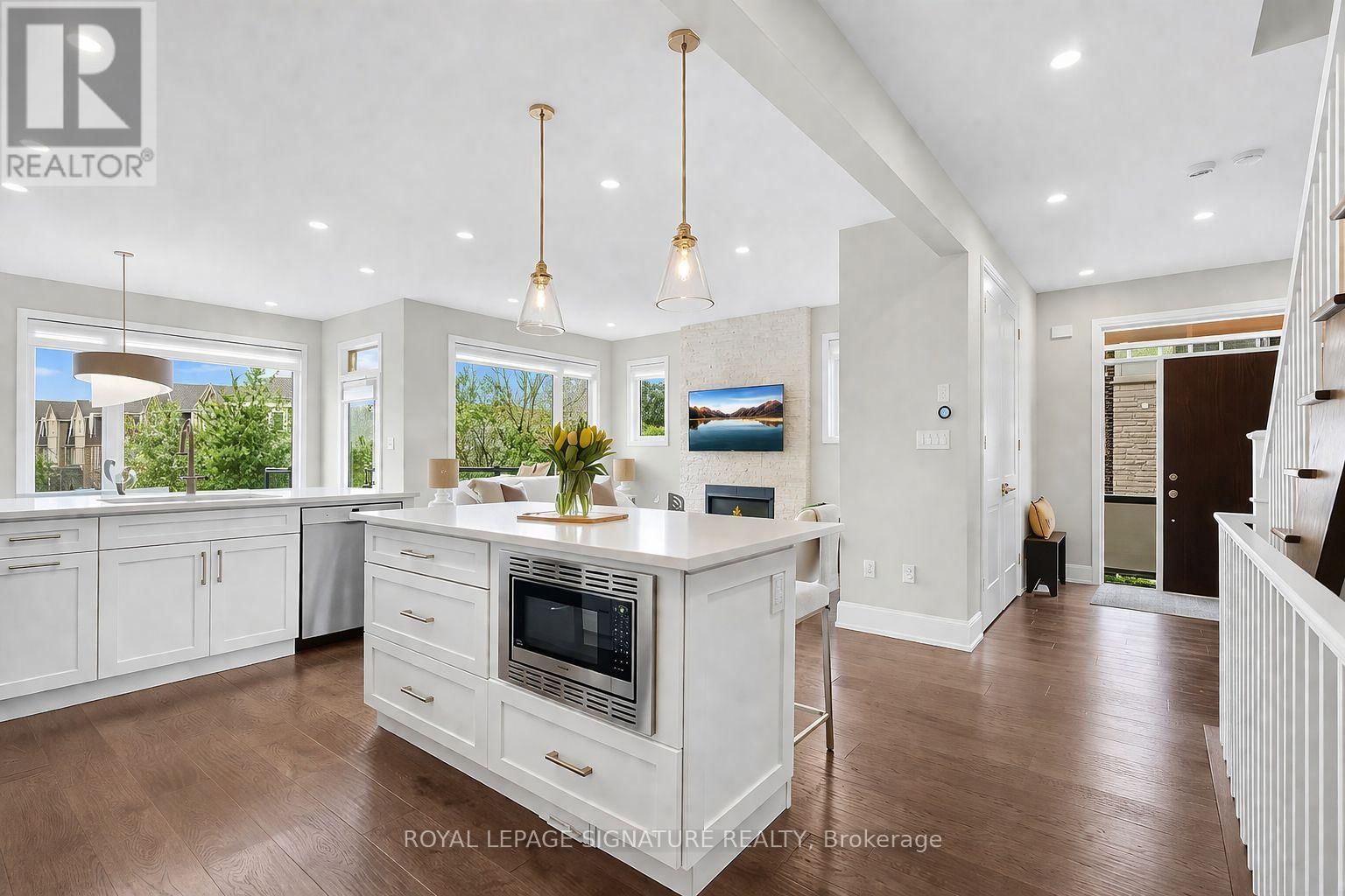 19 - 3042 CREEKSHORE COMMON Image 5