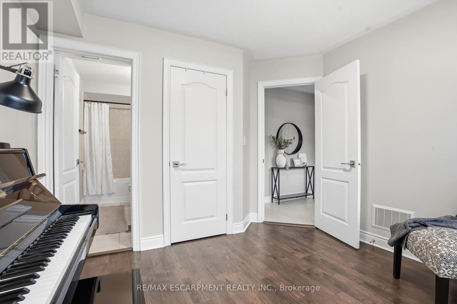 68 - 4823 THOMAS ALTON BOULEVARD Image 8