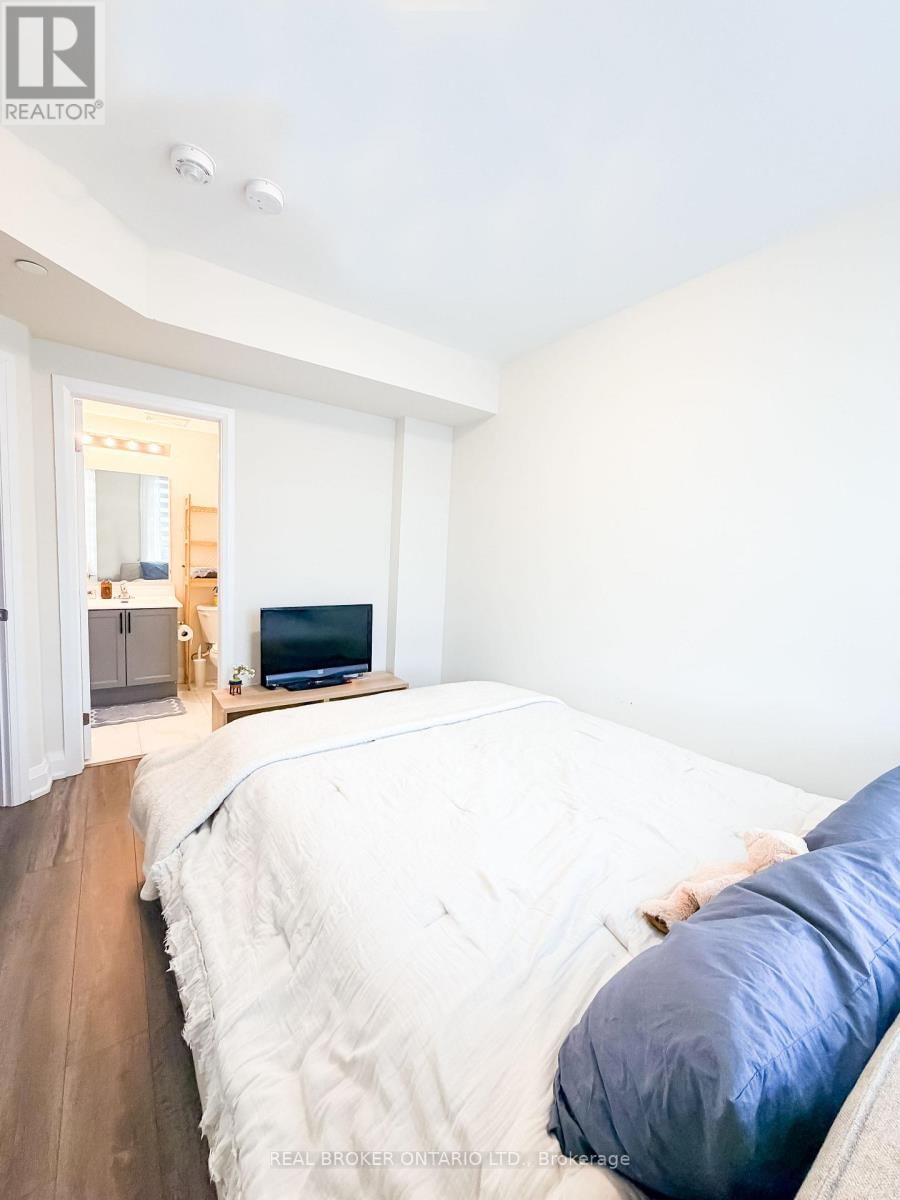 110 - 1593 ROSE WAY Image 10