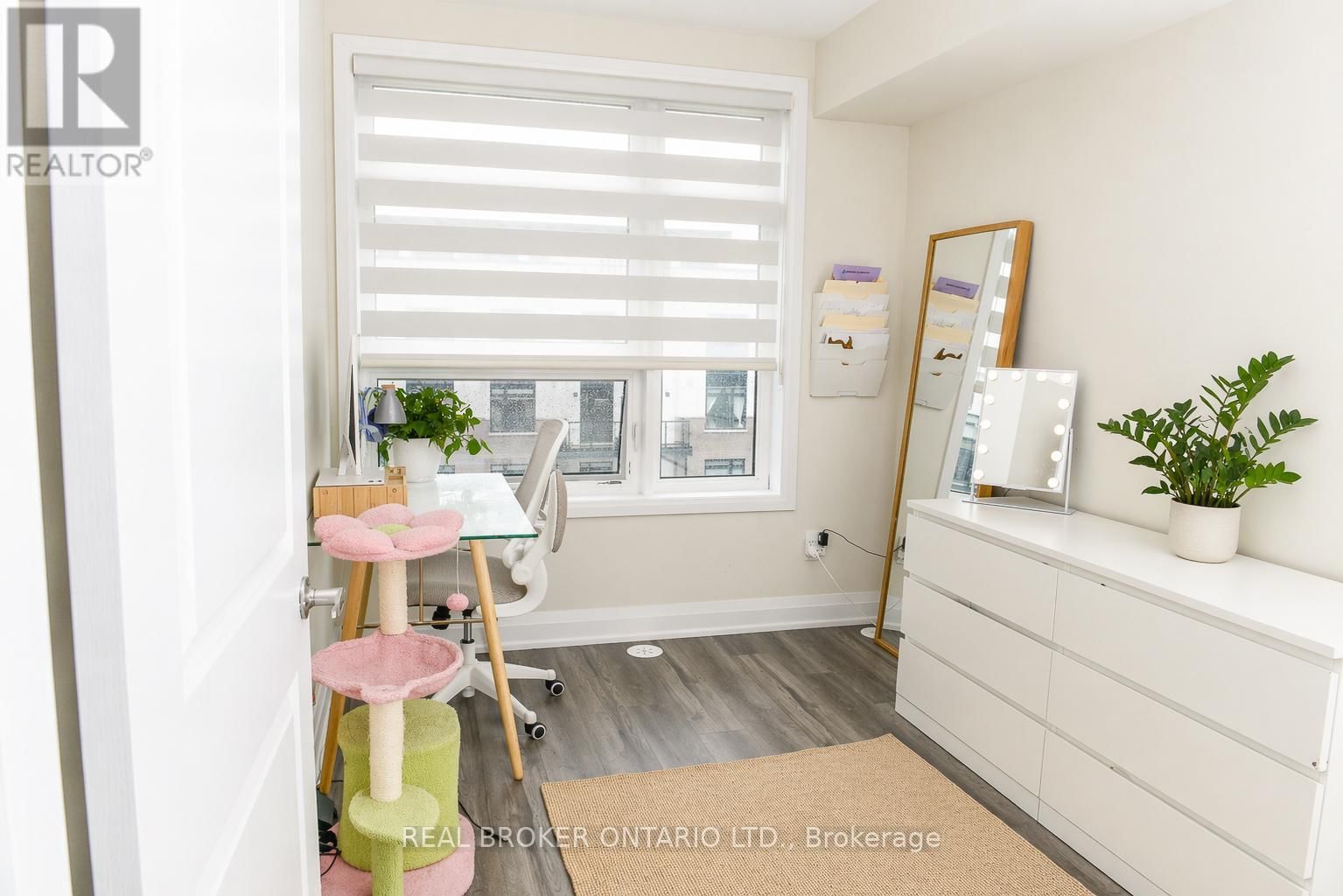 110 - 1593 ROSE WAY Image 12