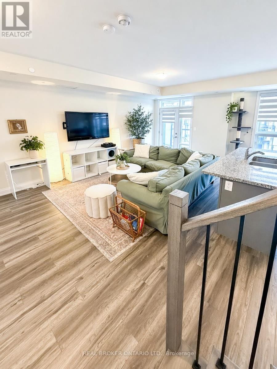 110 - 1593 ROSE WAY Image 13