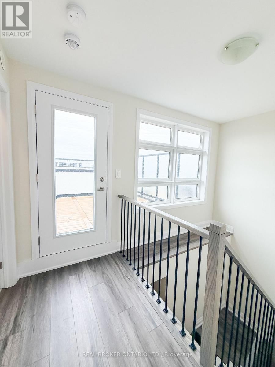 110 - 1593 ROSE WAY Image 17