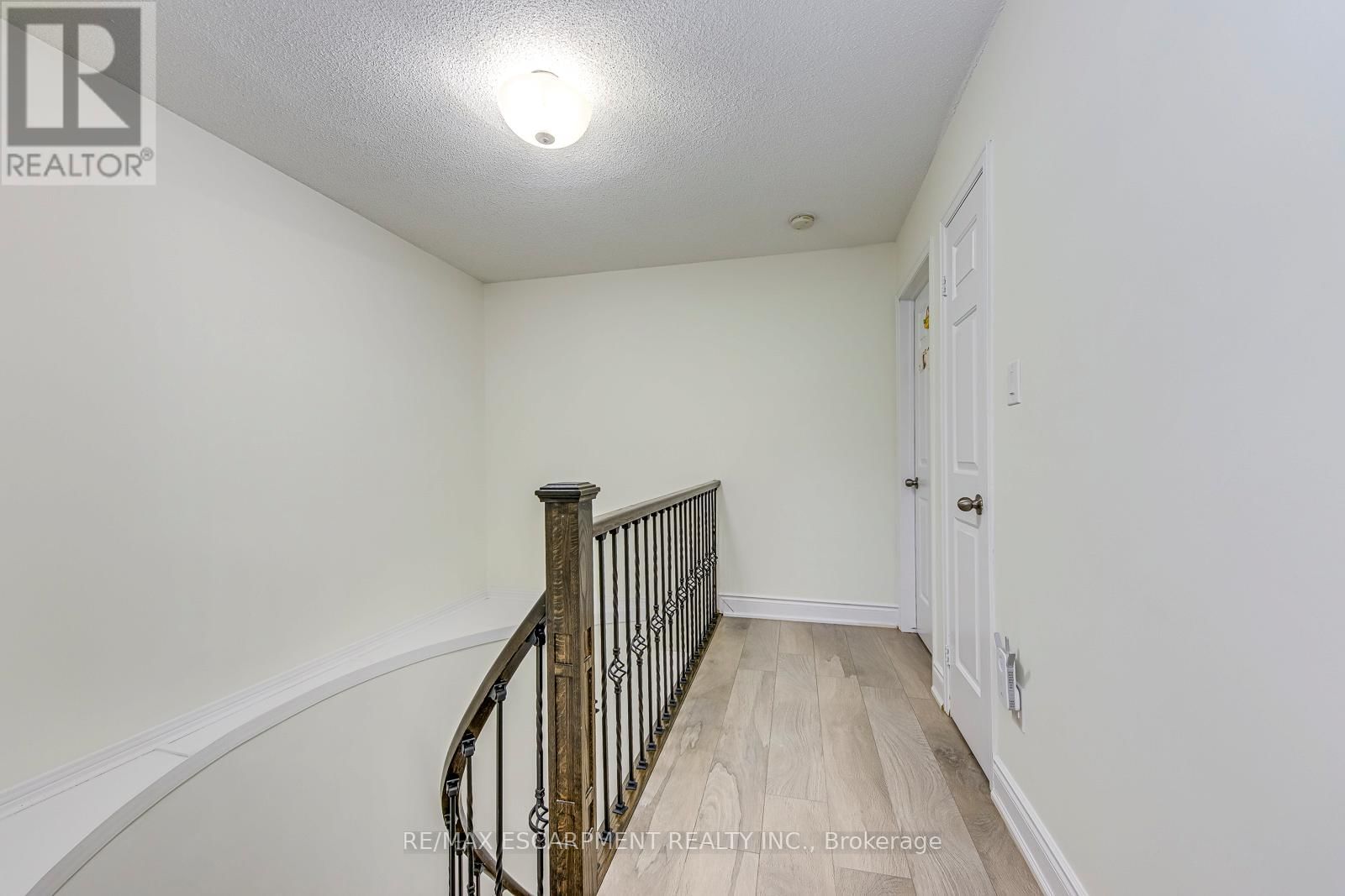 10 - 3115 NEW STREET Image 13