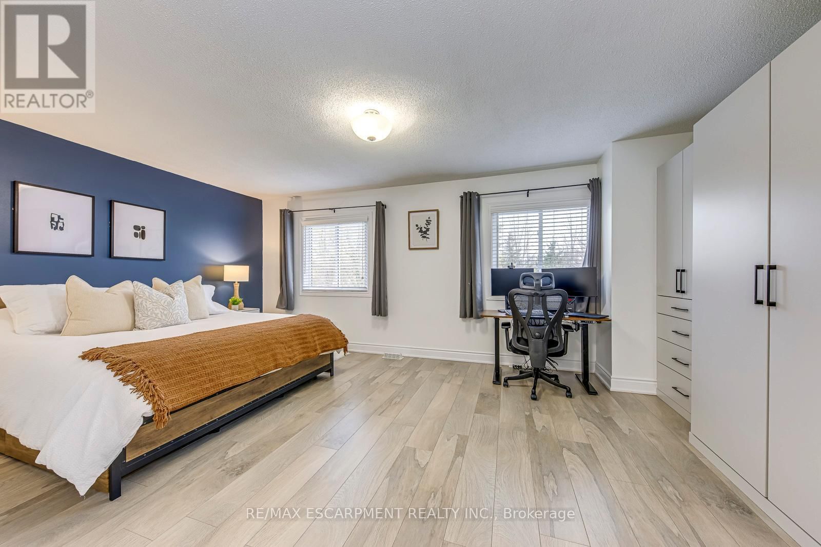 10 - 3115 NEW STREET Image 14