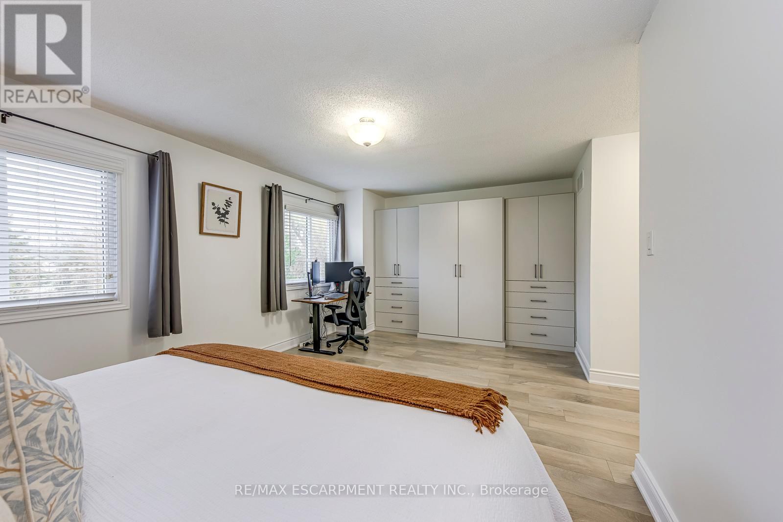 10 - 3115 NEW STREET Image 17