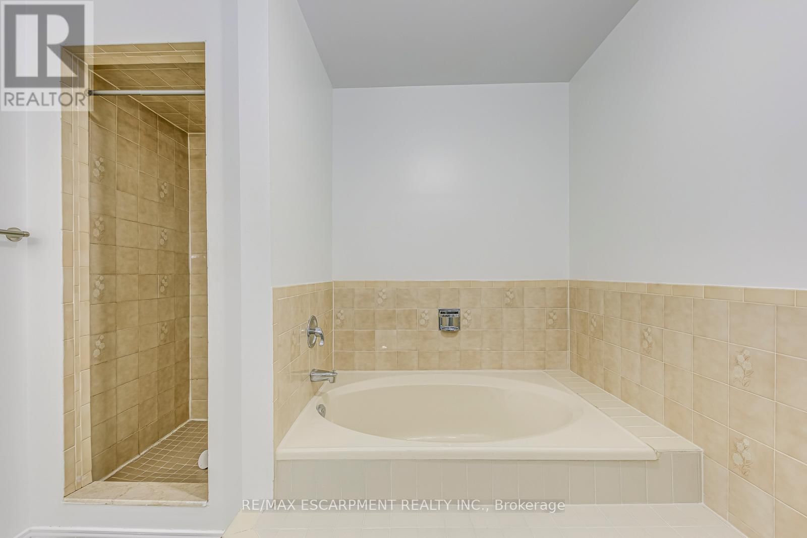 10 - 3115 NEW STREET Image 19