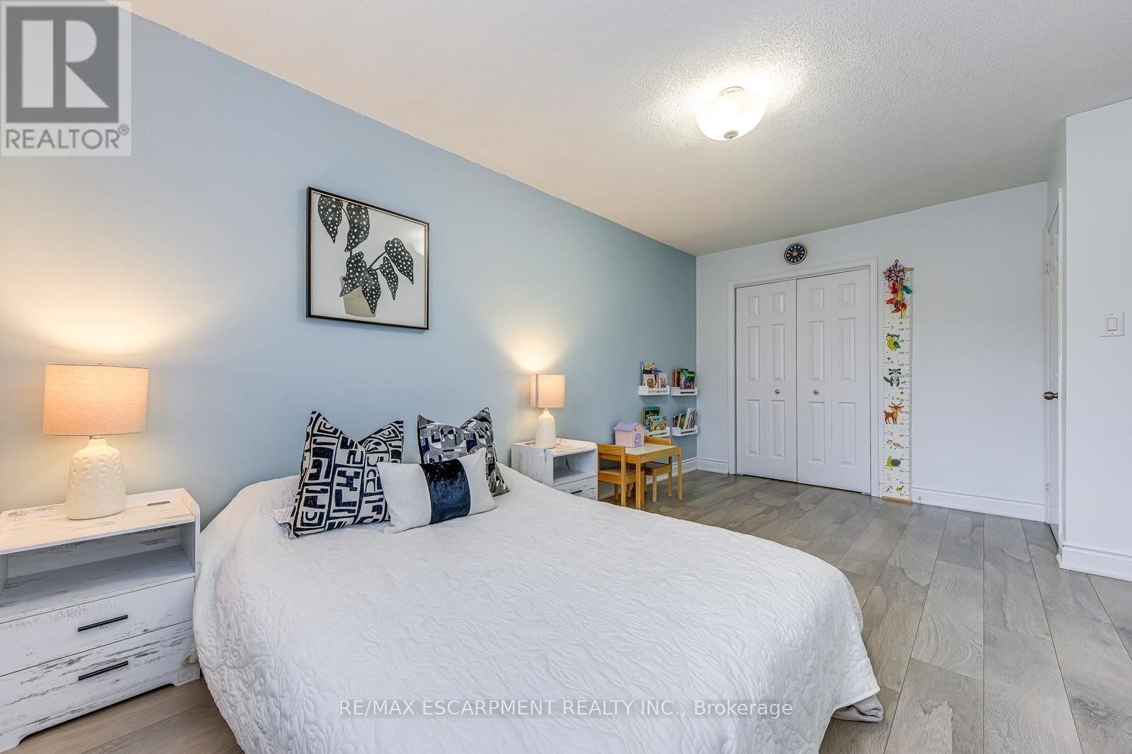 10 - 3115 NEW STREET Image 22