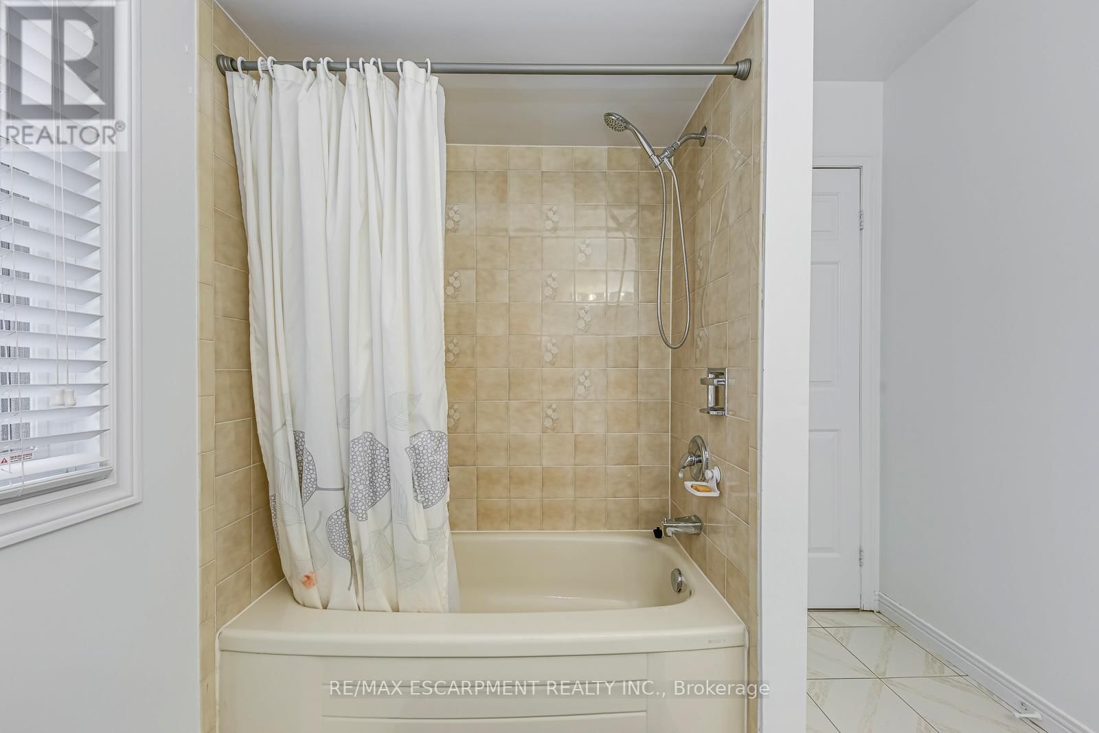 10 - 3115 NEW STREET Image 24