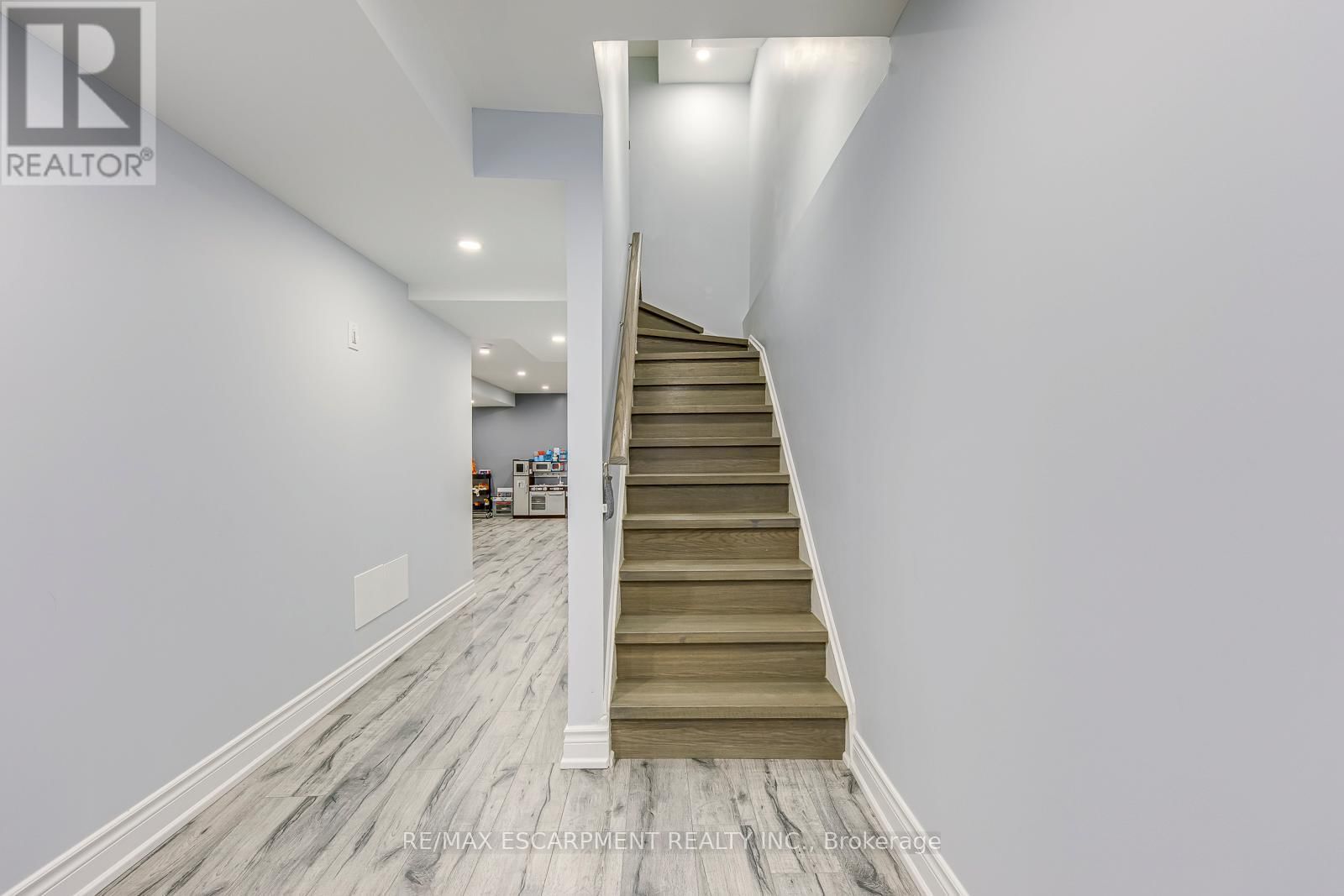 10 - 3115 NEW STREET Image 25