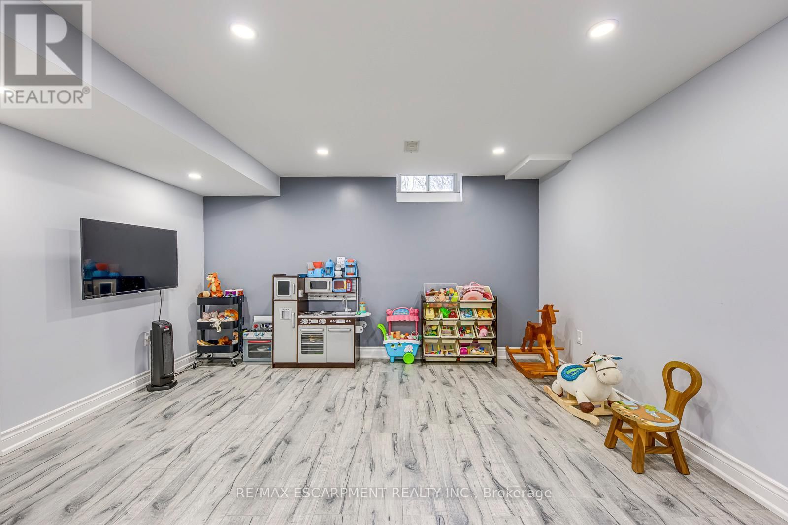 10 - 3115 NEW STREET Image 27