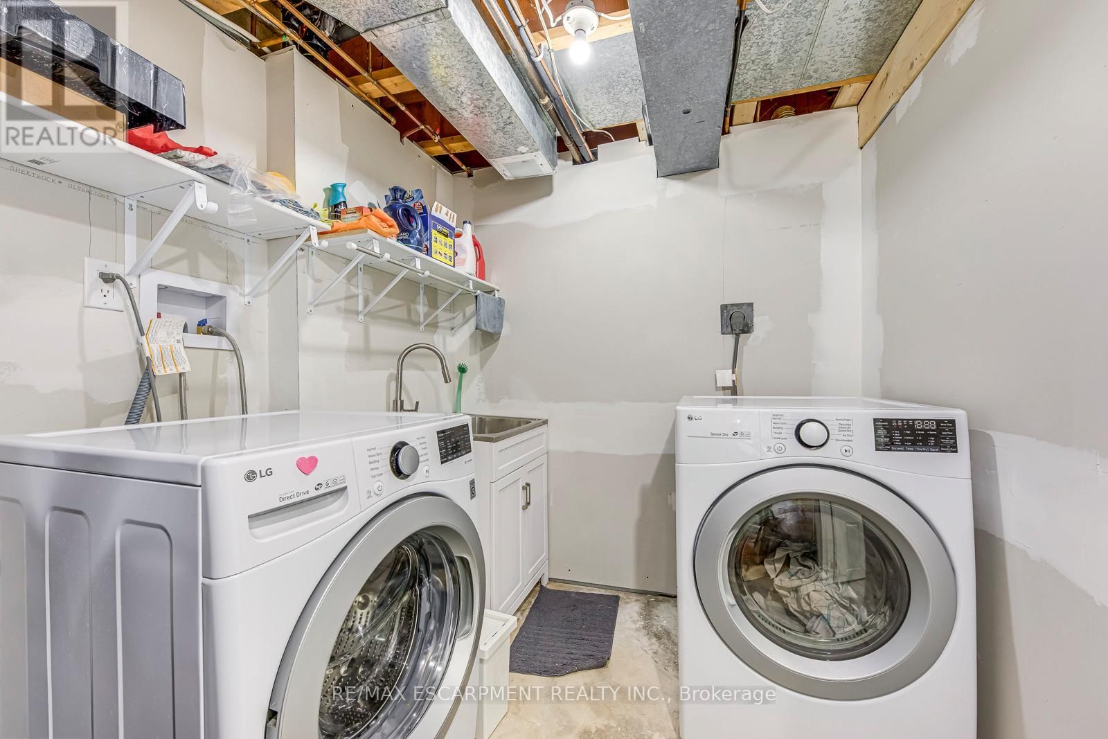 10 - 3115 NEW STREET Image 31