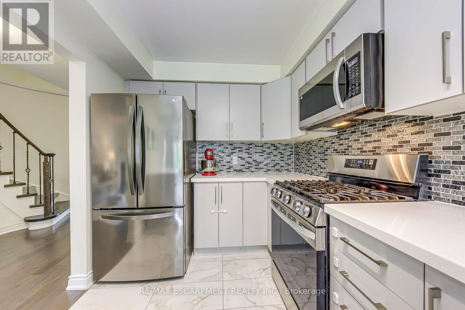 10 - 3115 NEW STREET Image 9