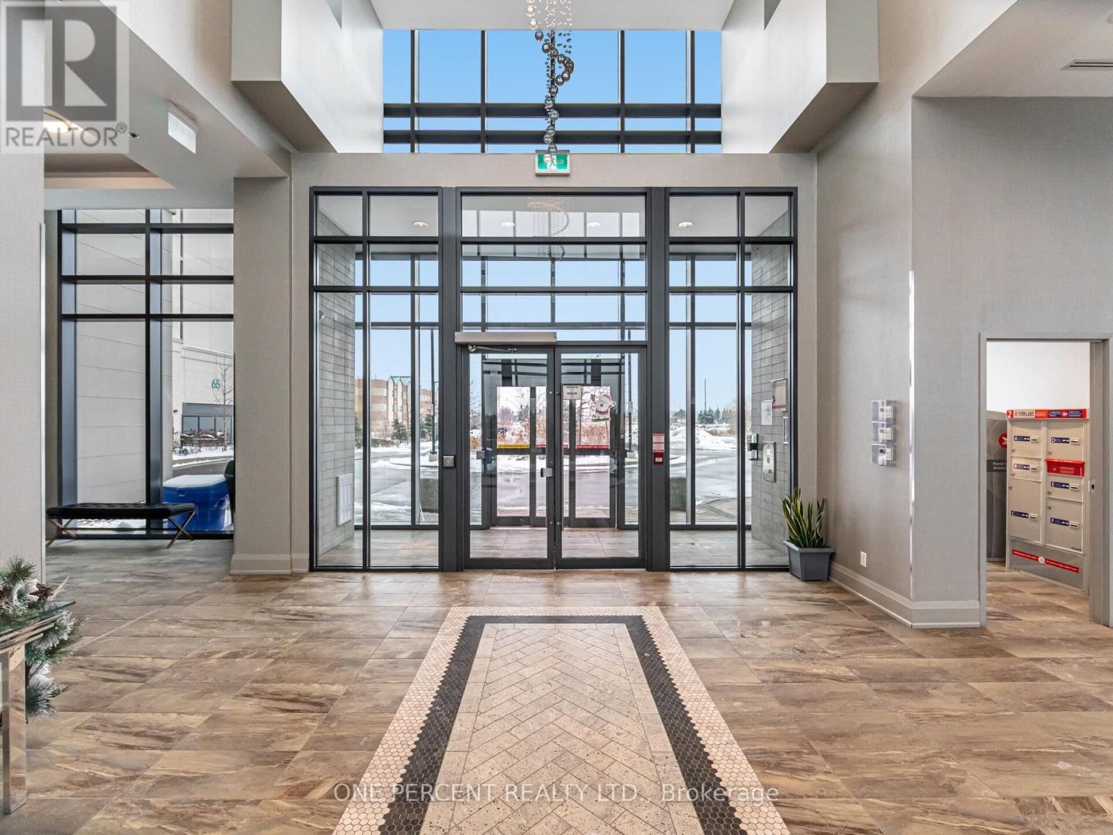 811 - 65 YORKLAND BOULEVARD Image 2