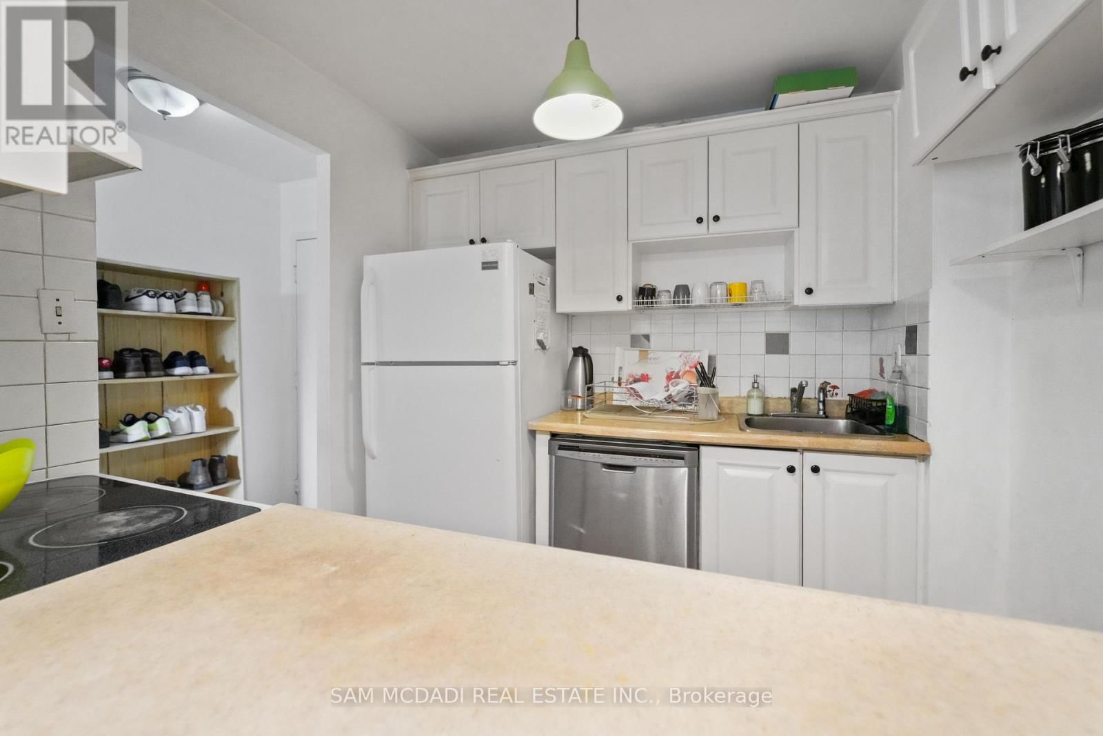 112 - 1050 FALGARWOOD DRIVE Image 10