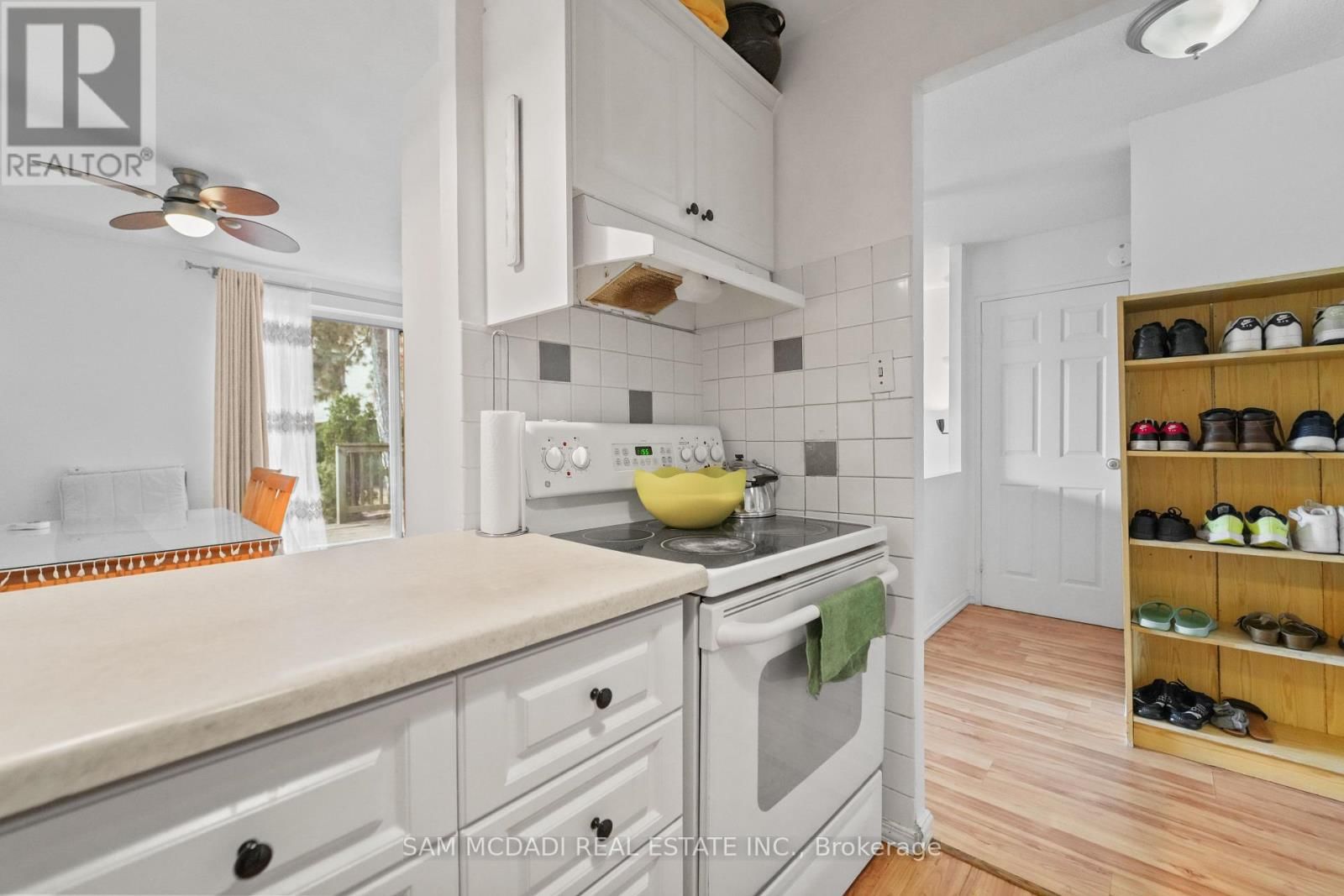 112 - 1050 FALGARWOOD DRIVE Image 12