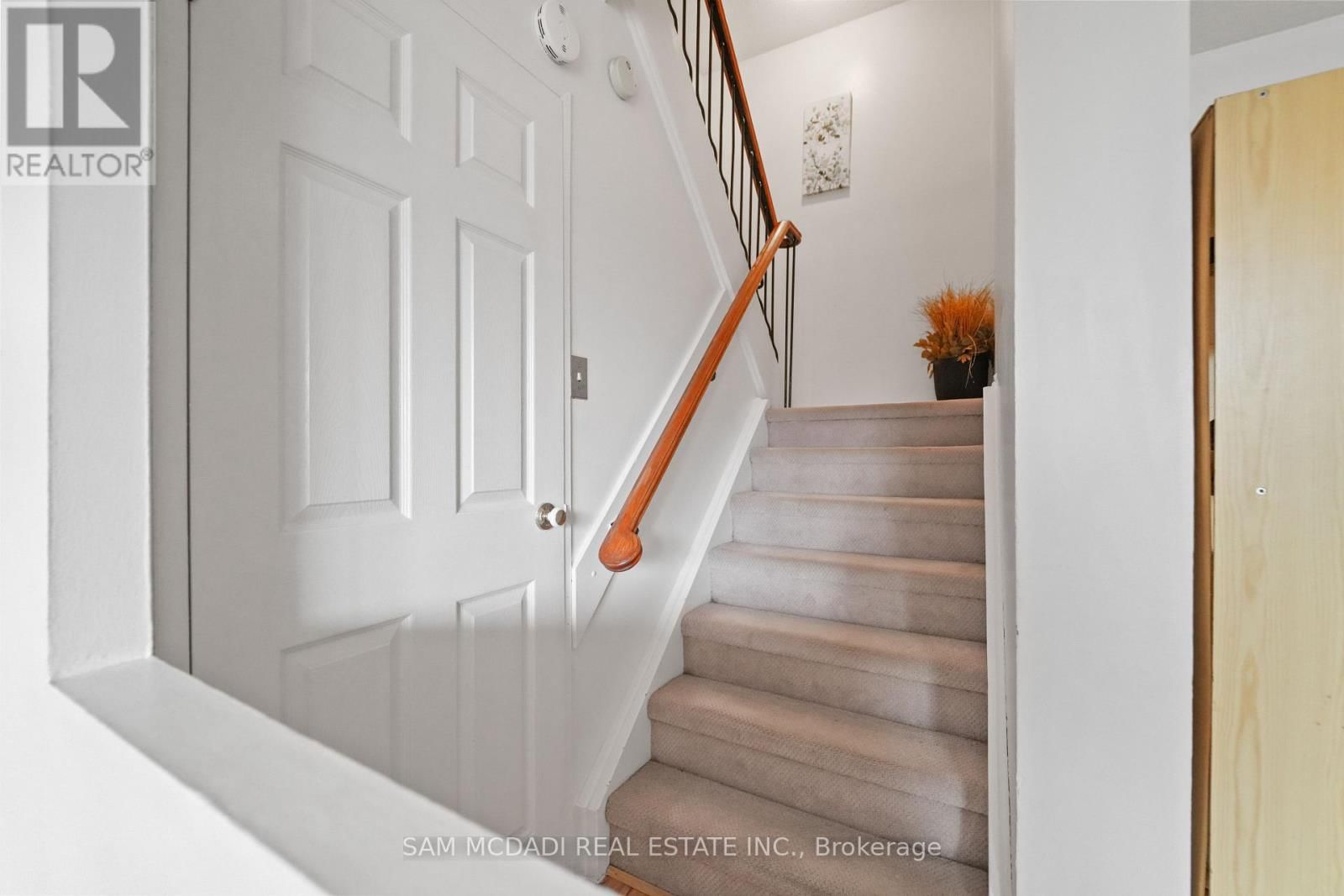 112 - 1050 FALGARWOOD DRIVE Image 14