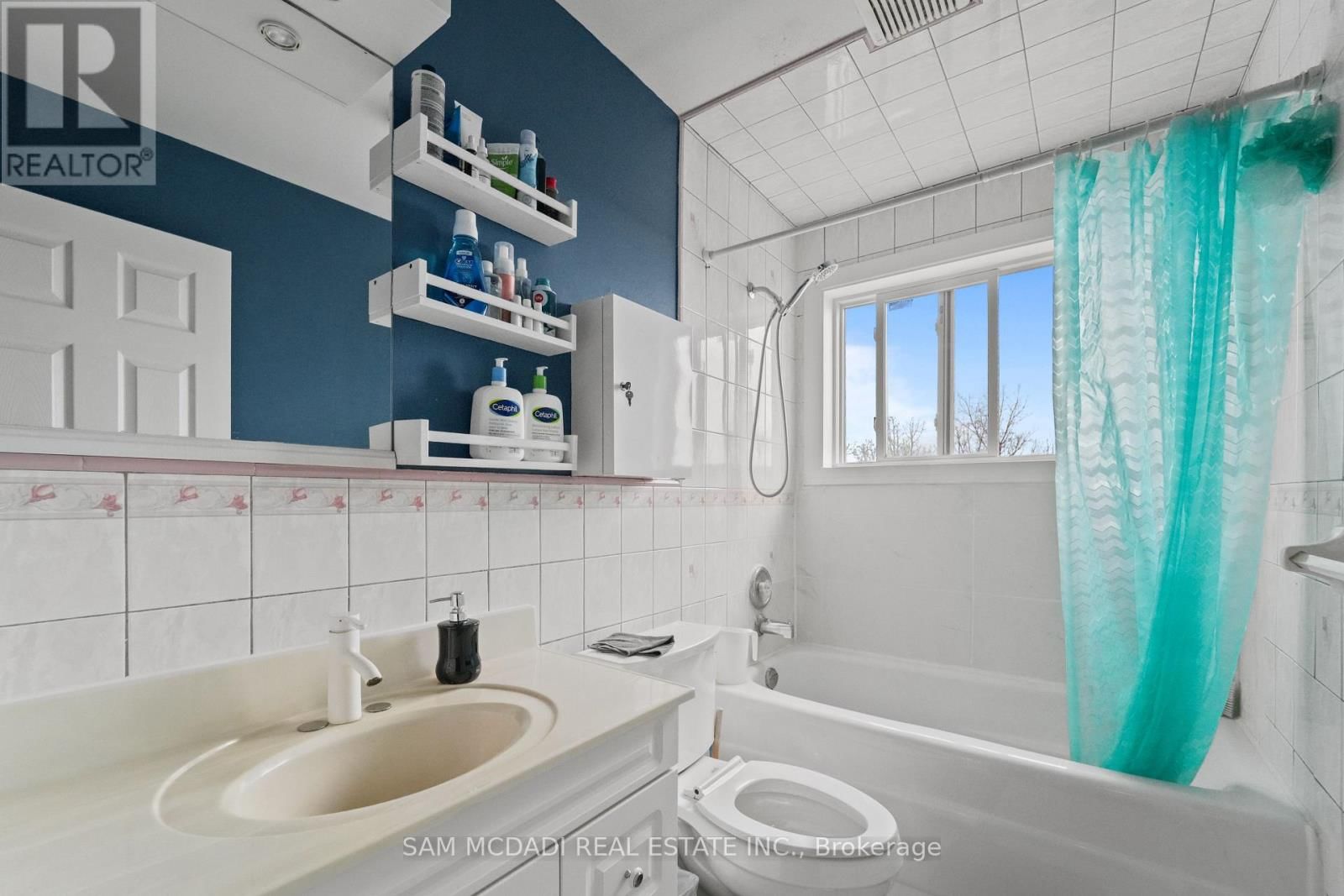 112 - 1050 FALGARWOOD DRIVE Image 23