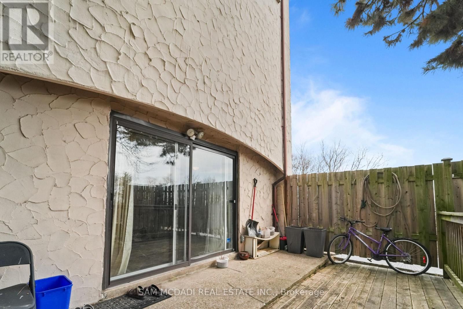 112 - 1050 FALGARWOOD DRIVE Image 25