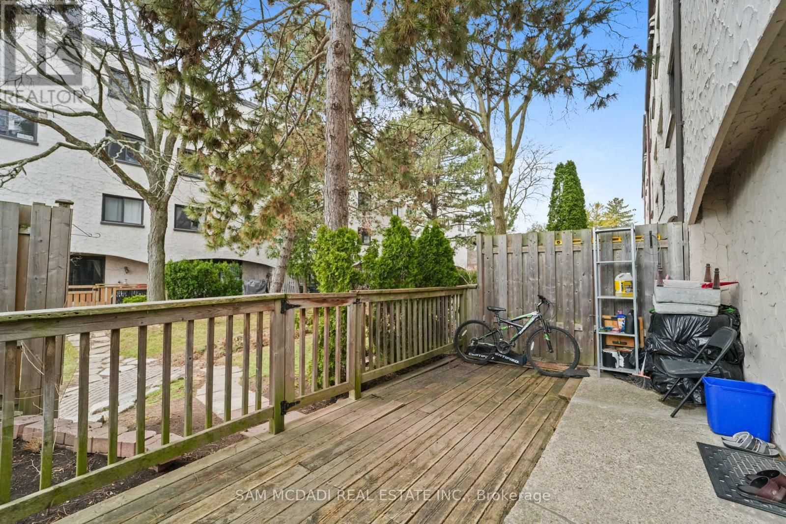 112 - 1050 FALGARWOOD DRIVE Image 27