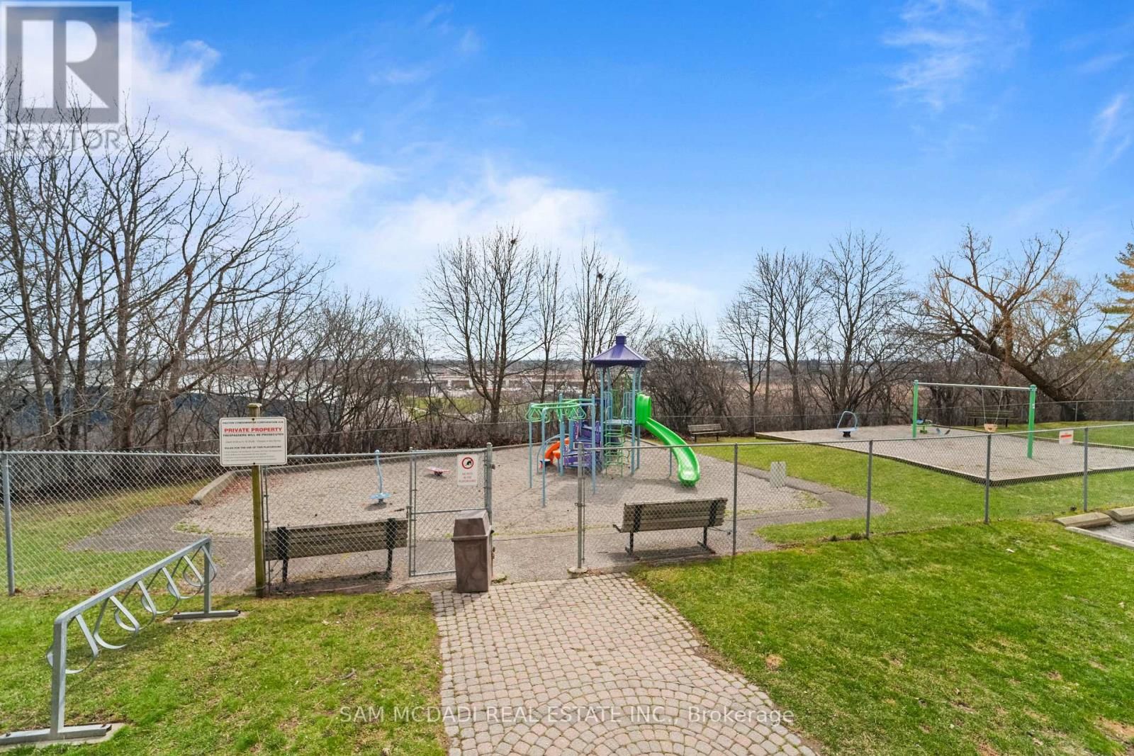 112 - 1050 FALGARWOOD DRIVE Image 31