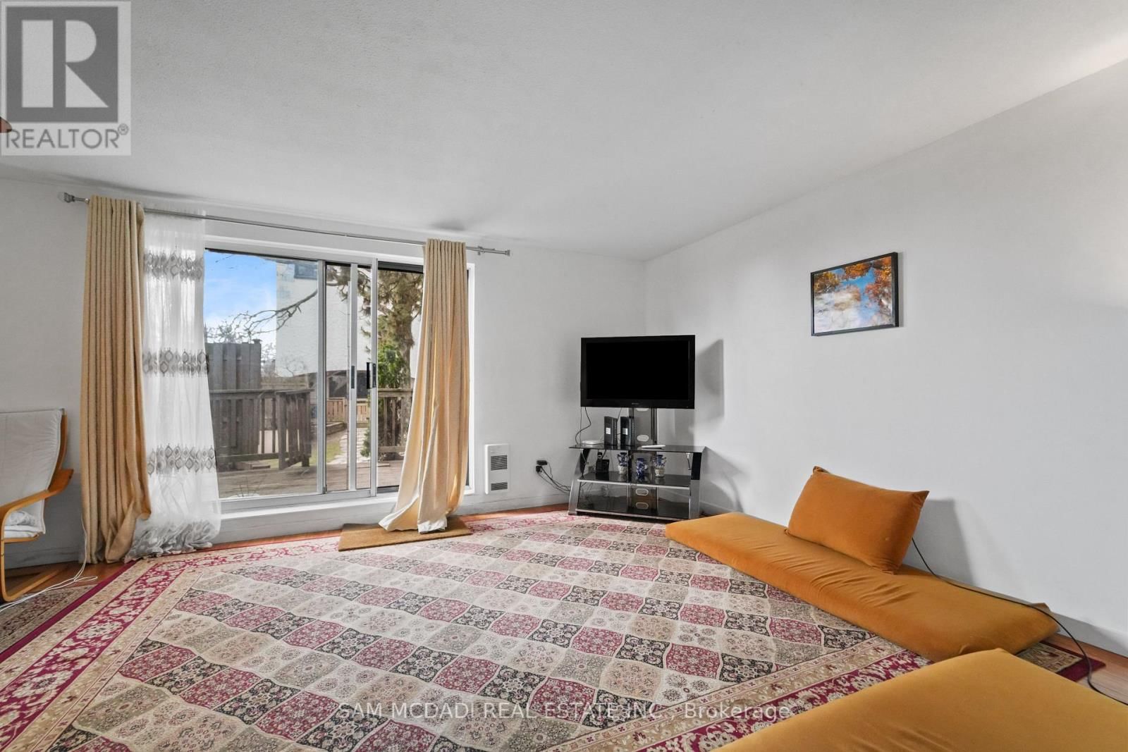 112 - 1050 FALGARWOOD DRIVE Image 6