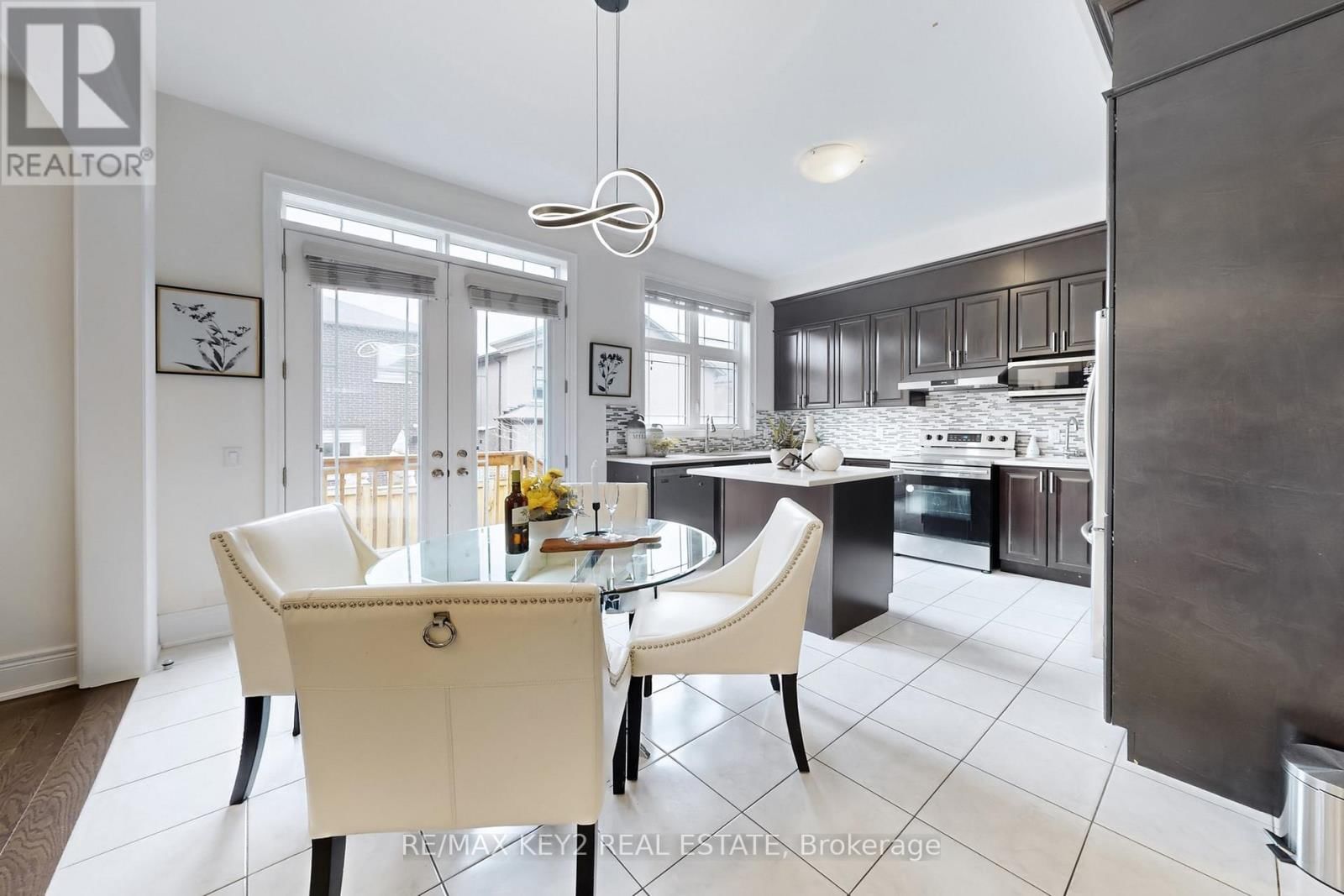 10 LYLE WAY Image 12