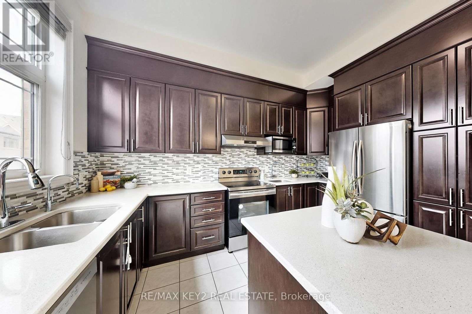 10 LYLE WAY Image 16