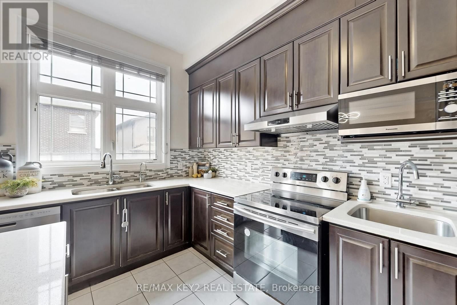 10 LYLE WAY Image 19