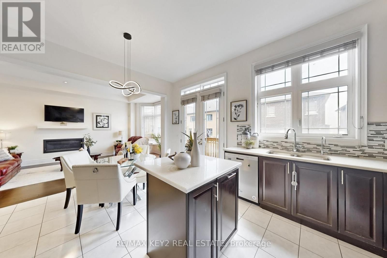 10 LYLE WAY Image 20