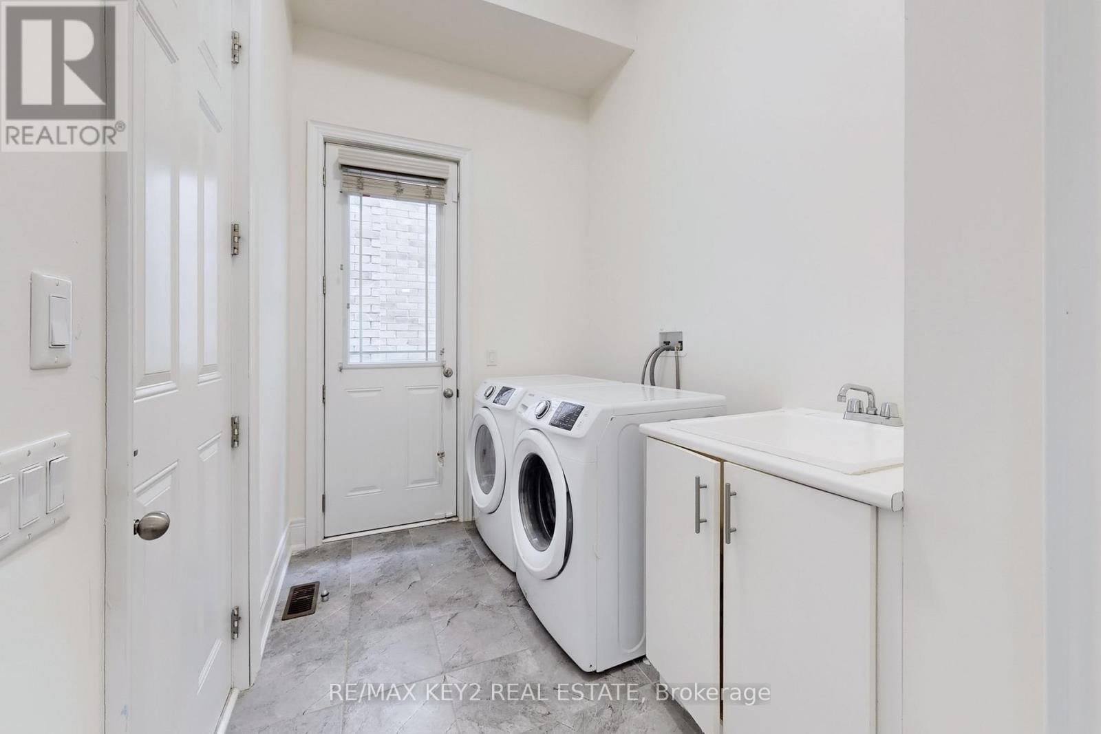 10 LYLE WAY Image 23