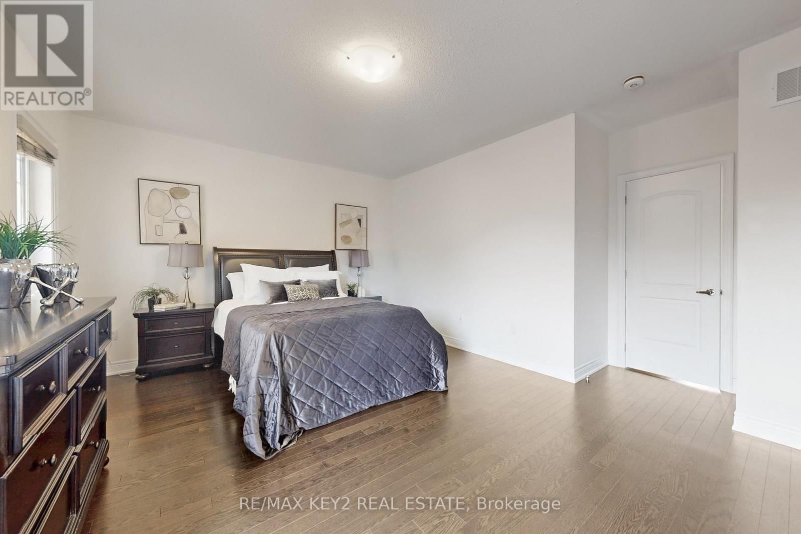 10 LYLE WAY Image 27