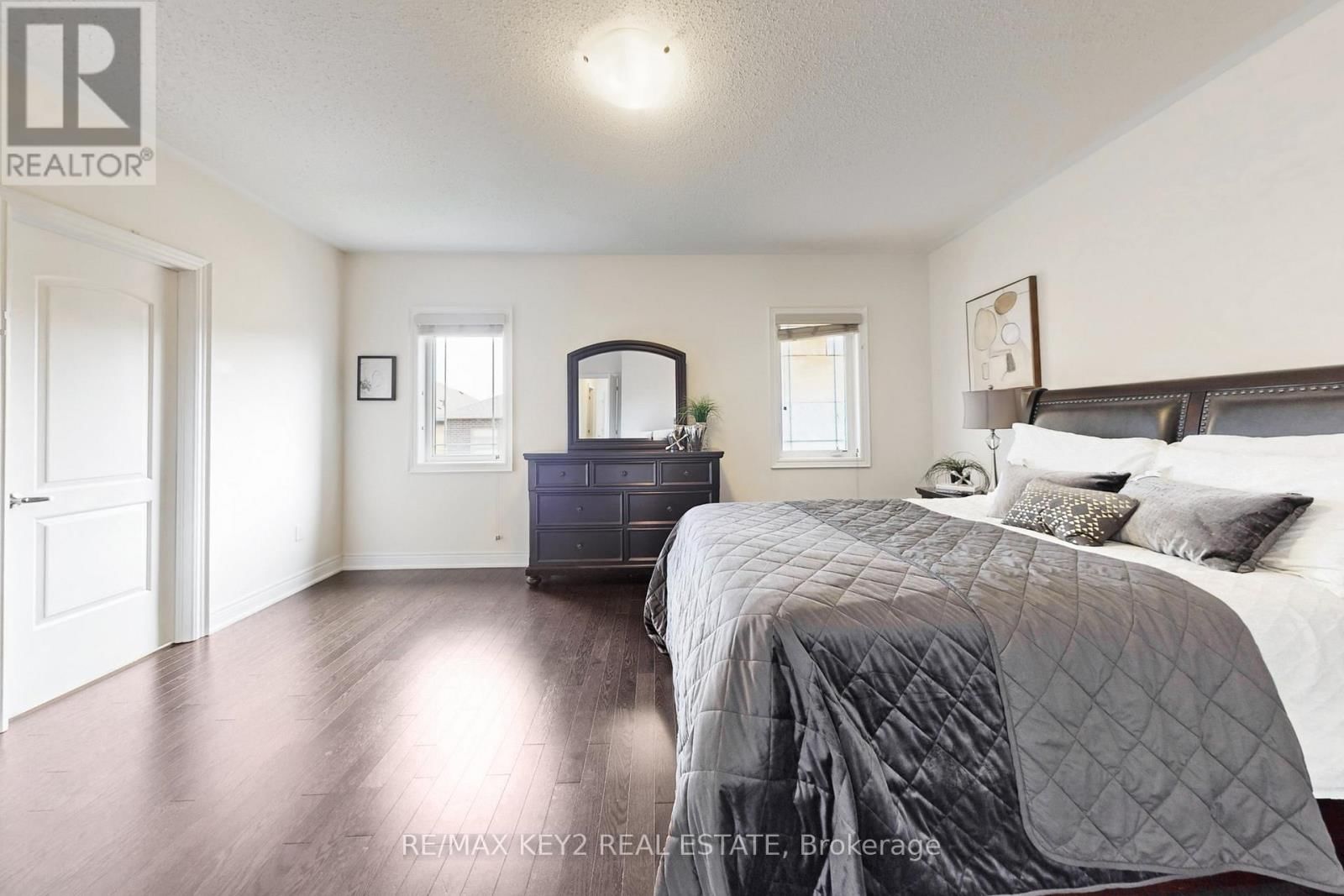 10 LYLE WAY Image 28