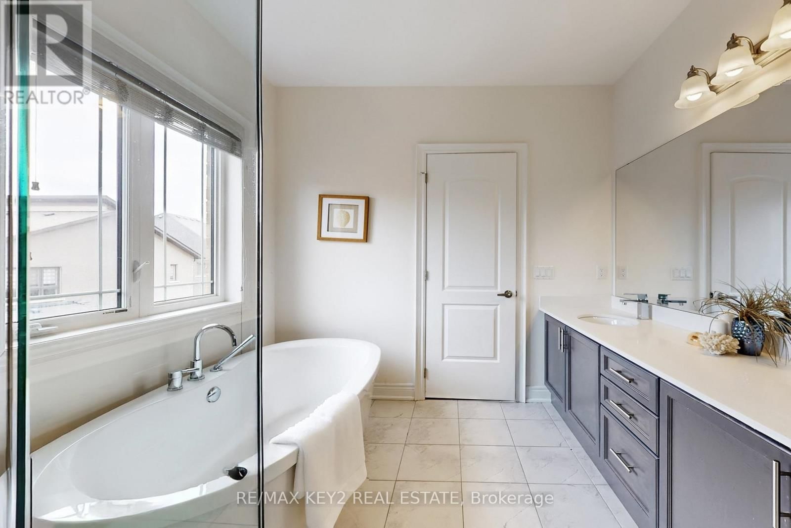 10 LYLE WAY Image 32