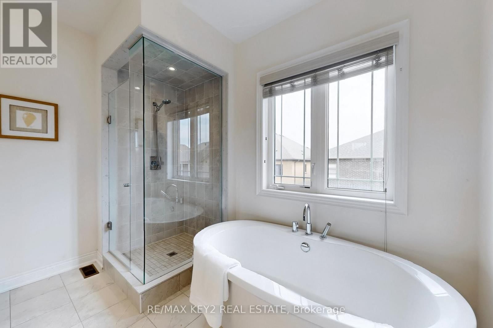 10 LYLE WAY Image 33