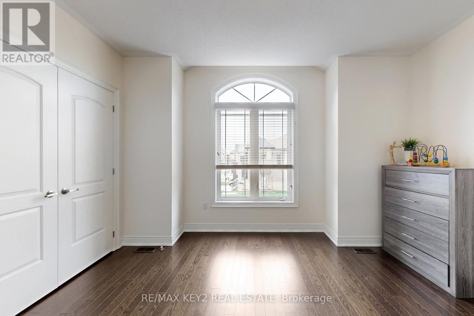 10 LYLE WAY Image 34