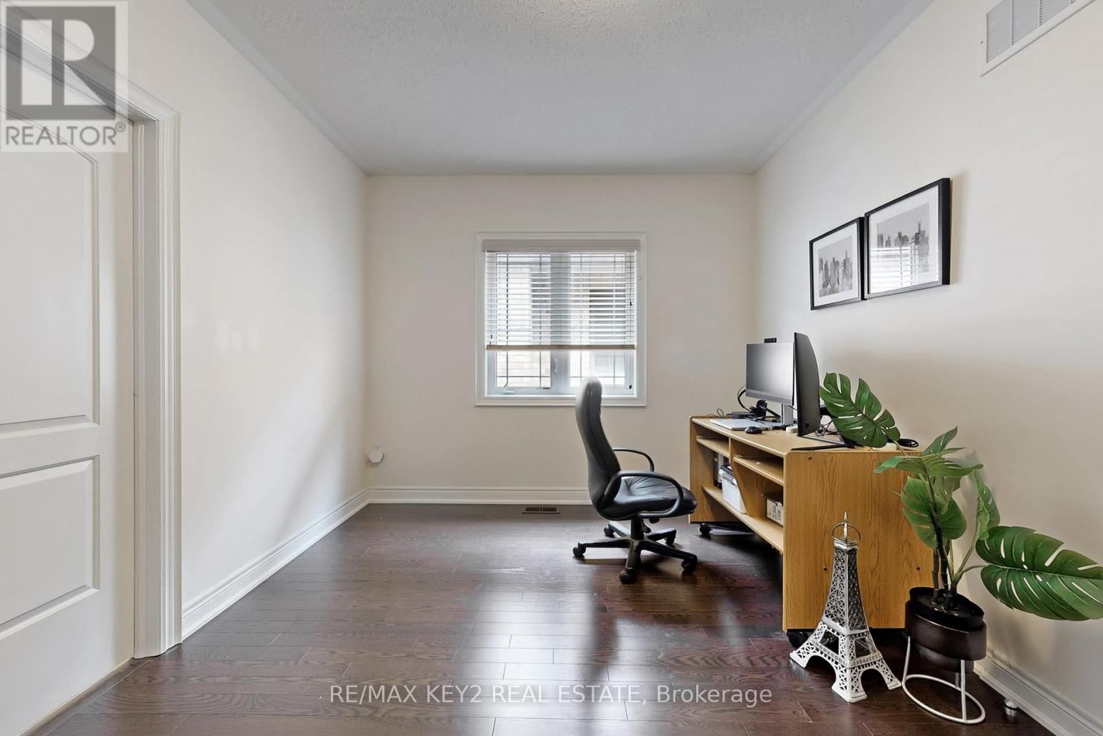 10 LYLE WAY Image 39