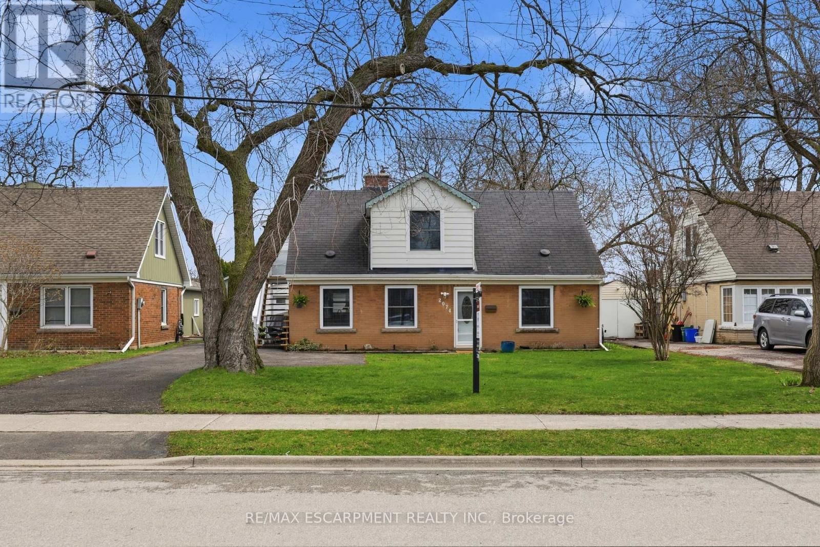 2074 CHURCHILL AVENUE Image 1