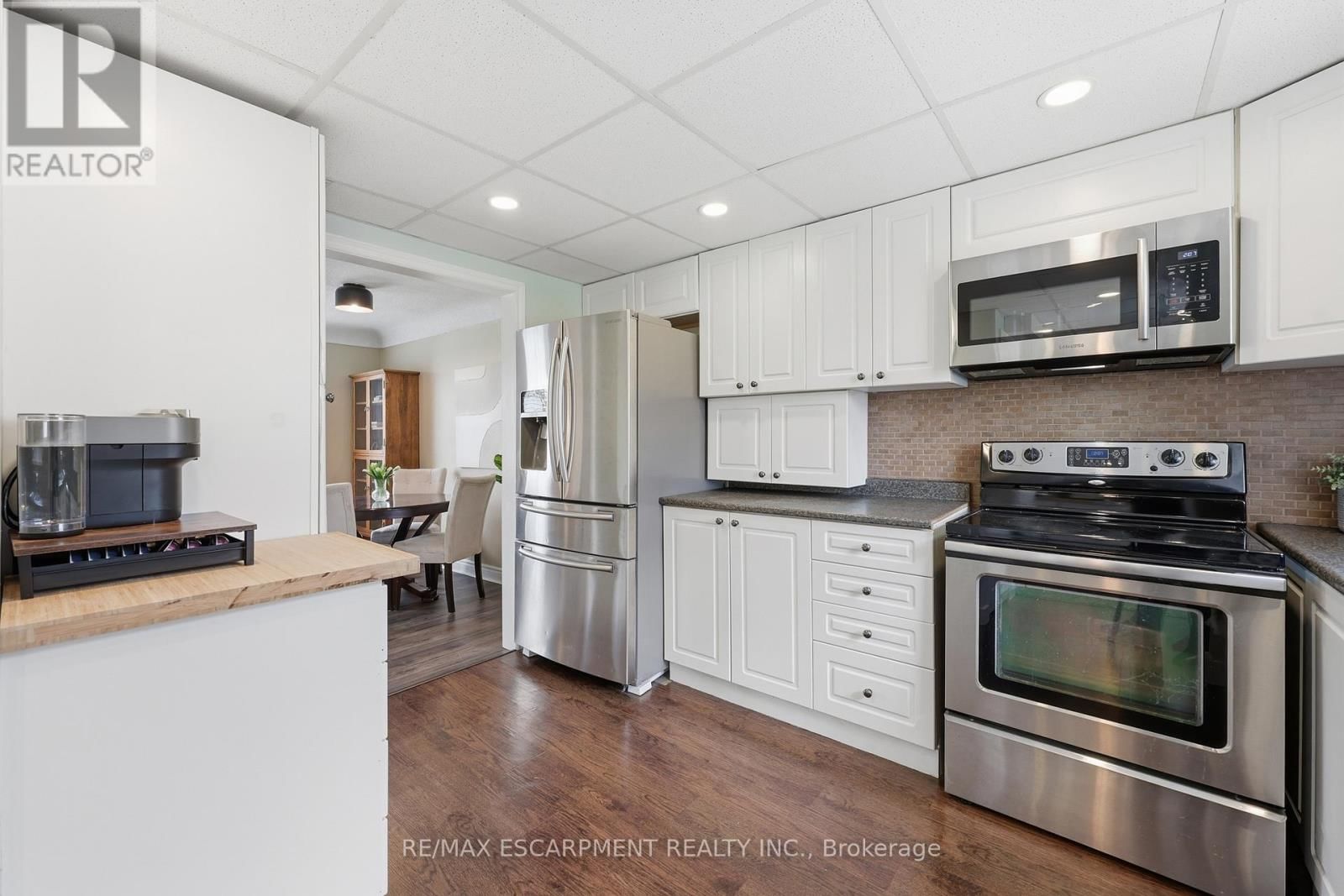 2074 CHURCHILL AVENUE Image 11