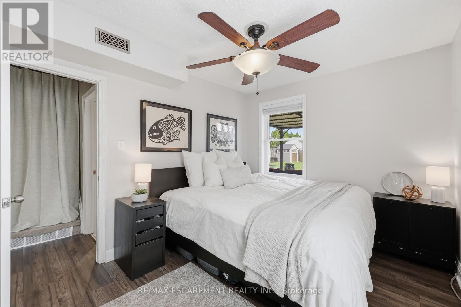 2074 CHURCHILL AVENUE Image 15