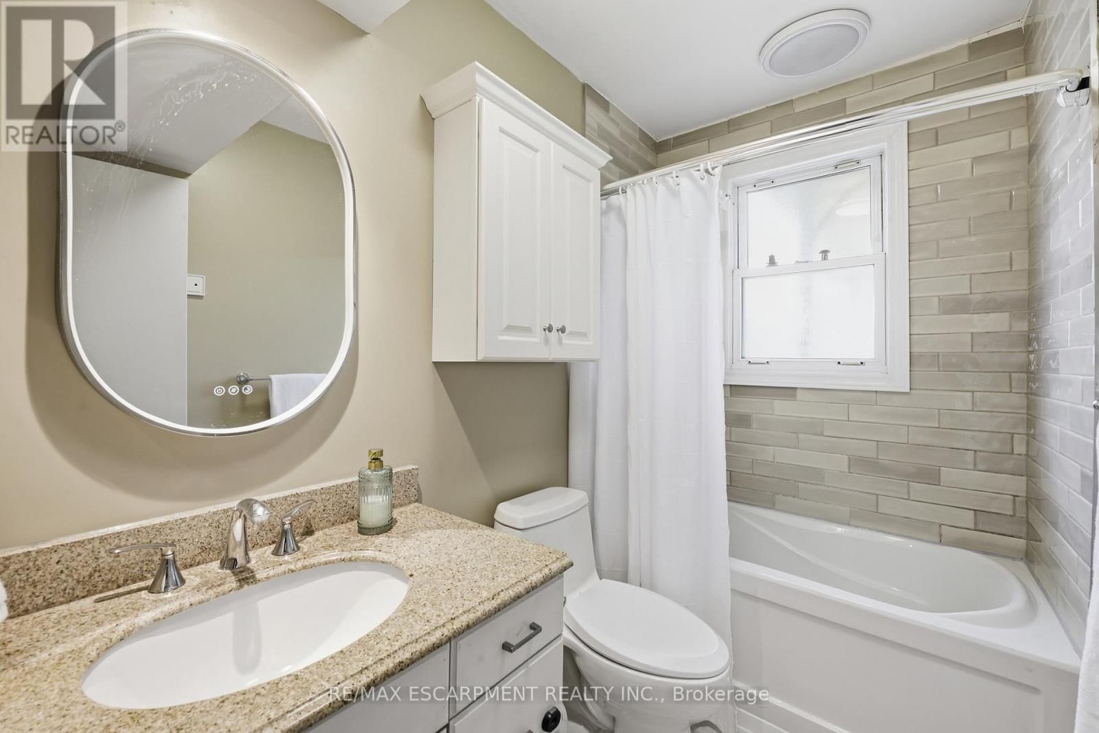 2074 CHURCHILL AVENUE Image 16