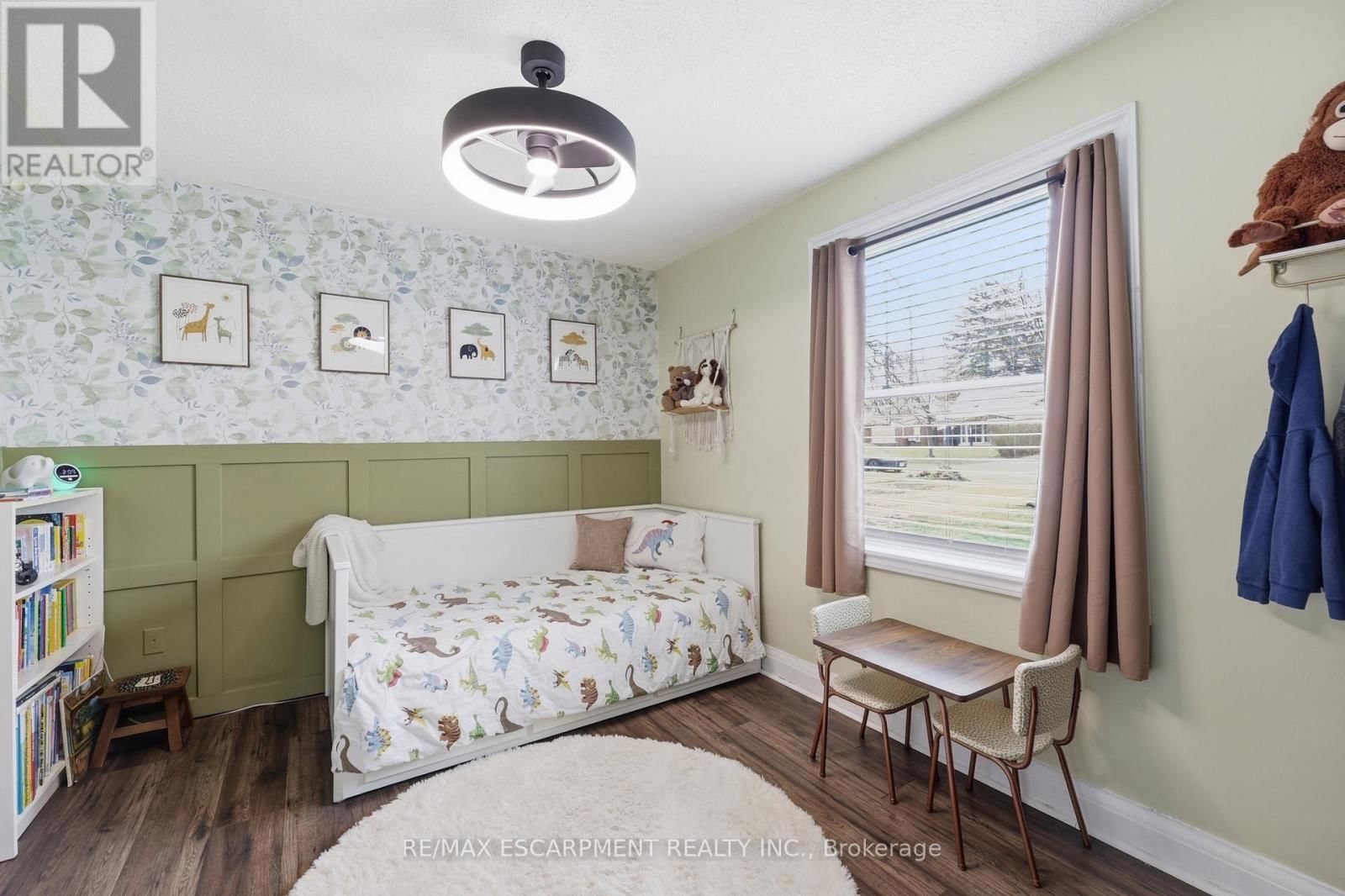 2074 CHURCHILL AVENUE Image 17