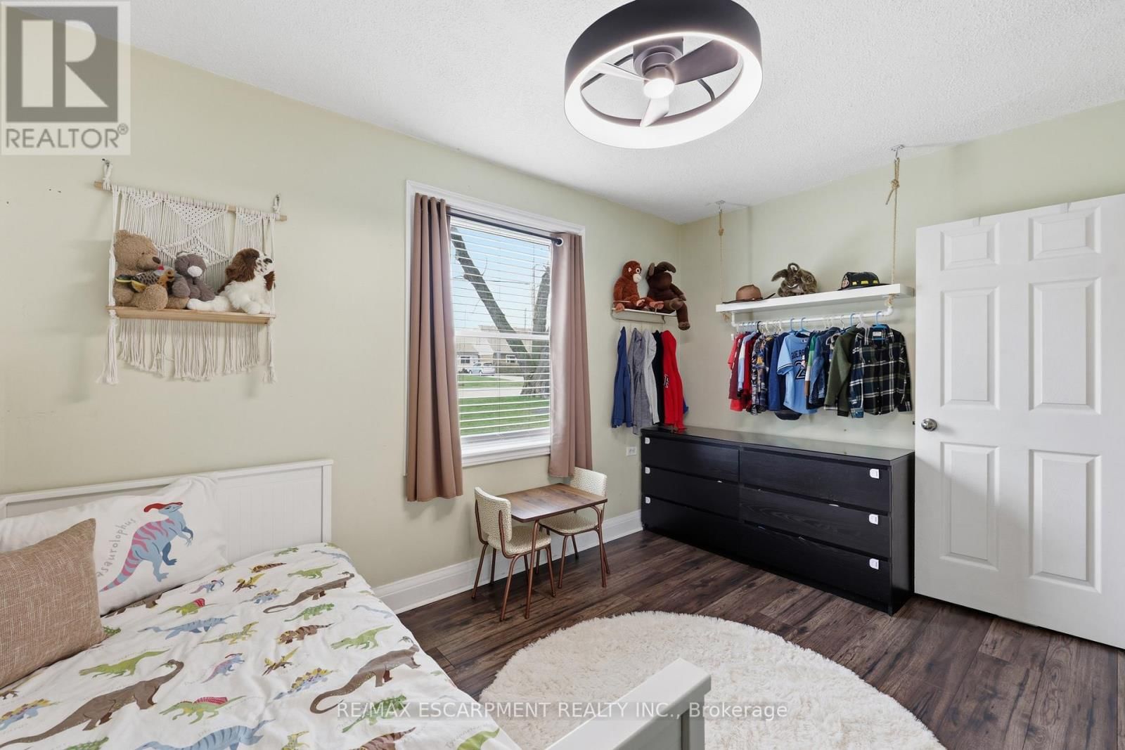 2074 CHURCHILL AVENUE Image 19