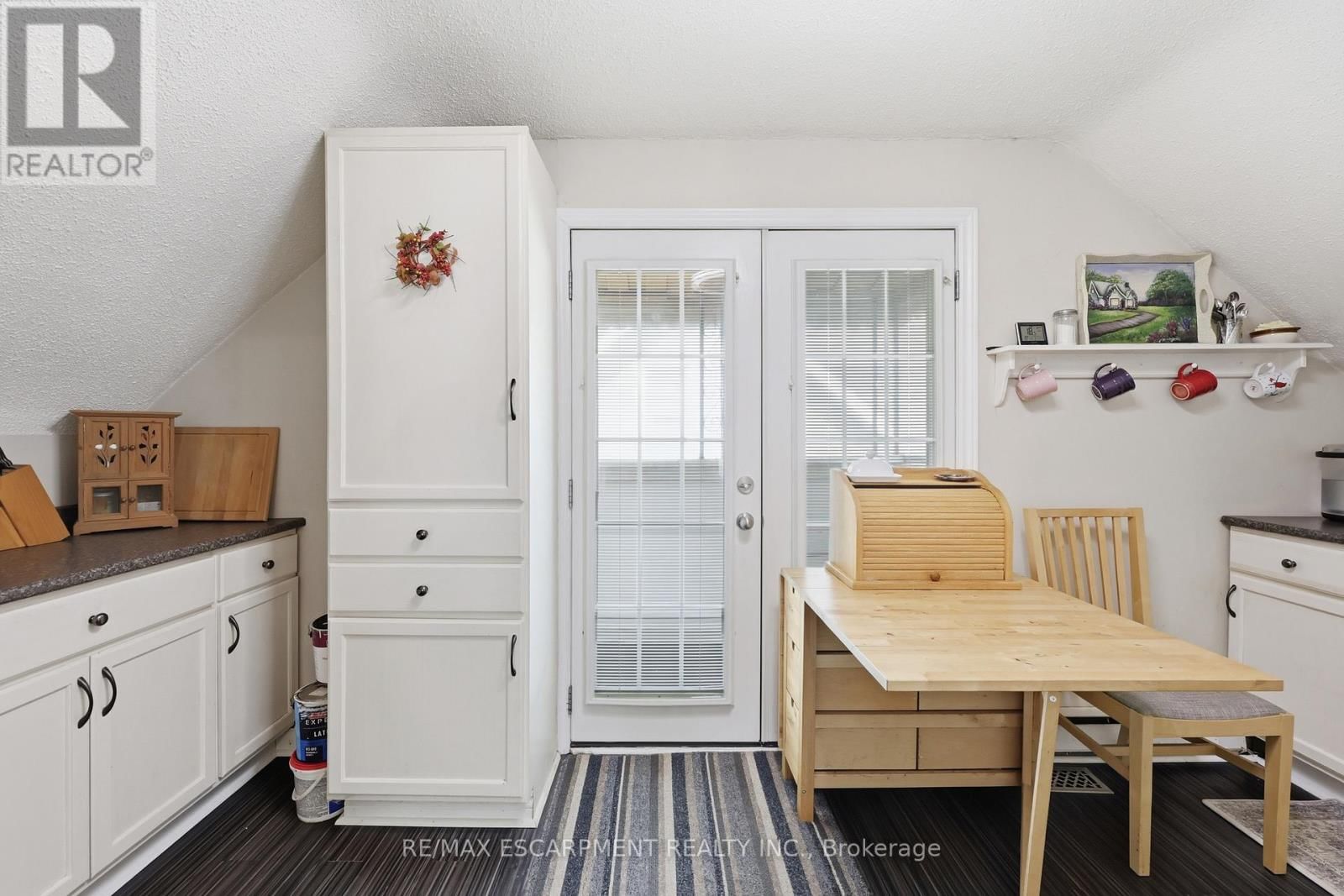 2074 CHURCHILL AVENUE Image 21