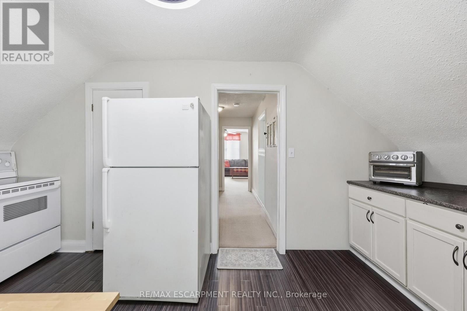 2074 CHURCHILL AVENUE Image 22